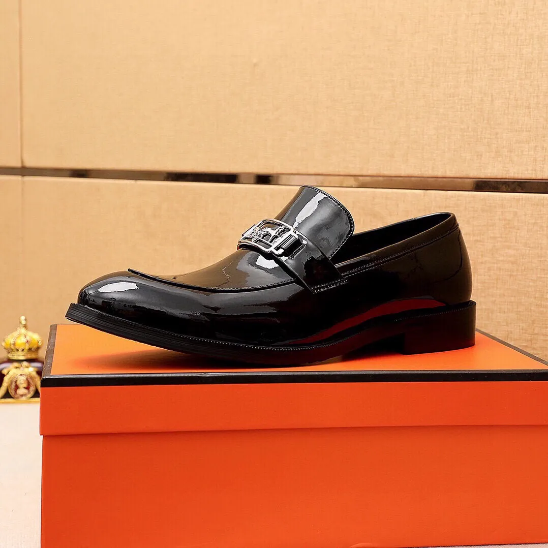 Men's shoes 💰480 💐 Product trademark: HERMES "Hermès" casual leather shoes Regular size: 38-44 (45🉑️customized) Product materials: Selected imported first-layer open-edge beaded cowhide upper + classic hardware buckle, imported water-dyed 🐂 cowhide lining. Strong three-dimensional visual effect, non-slip and wear-resistant combination outsole Color: 2⃣️colors available